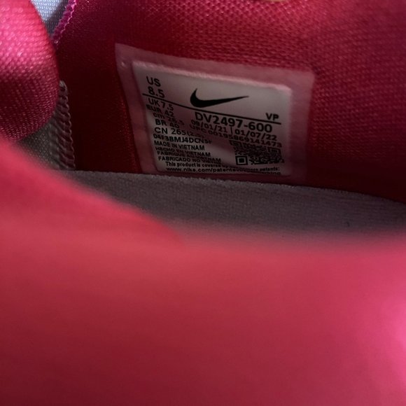 Athletic_Shoes